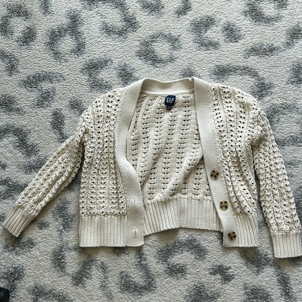 Gap Women’s Cream cropped cardigan (waist length) medium petite